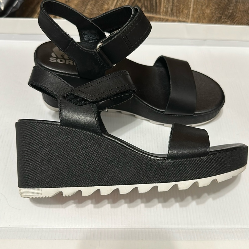 Sorel Cameron Wedge Sandals in Black, 8